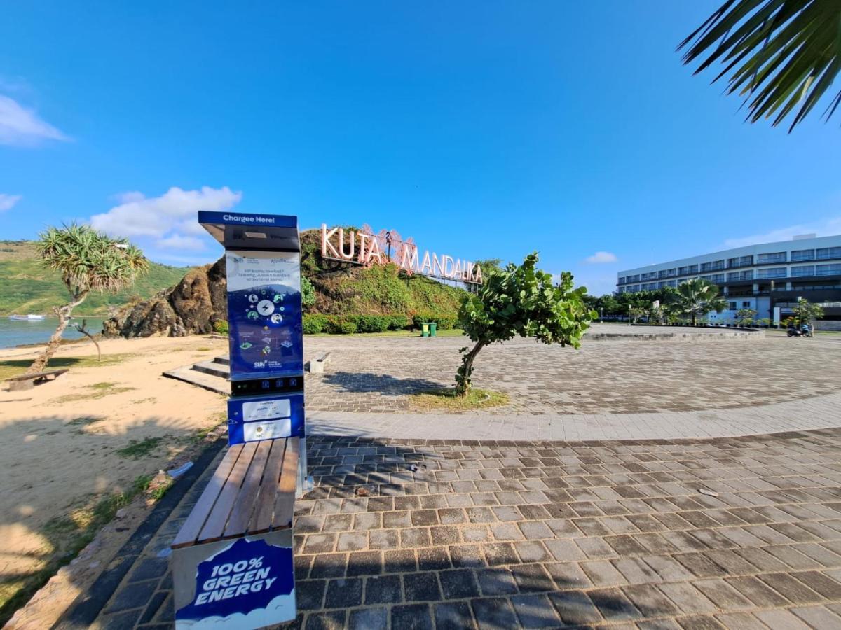 Surfers Beachfront Lombok Kuta  Exterior foto